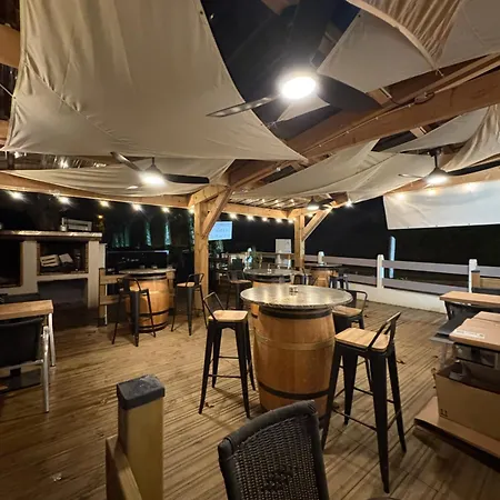 Bed & Breakfast La Cheminee - Et Mobile Homes Avec Bar-restaurant