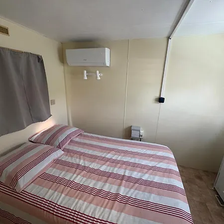 Bed & Breakfast La Cheminee - Et Mobile Homes Avec Bar-restaurant 3*